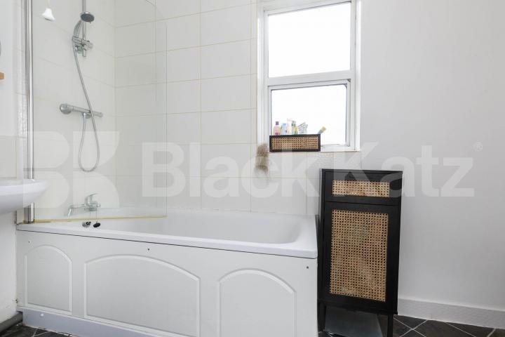 first floor 2 bedroom property with access to shared garden Chewton Road, Walthamstow